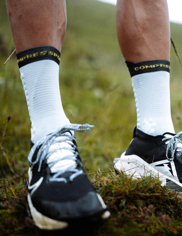 Pro Racing Socks V4.0 Trail - Grey Dawn/Ceylon Yellow