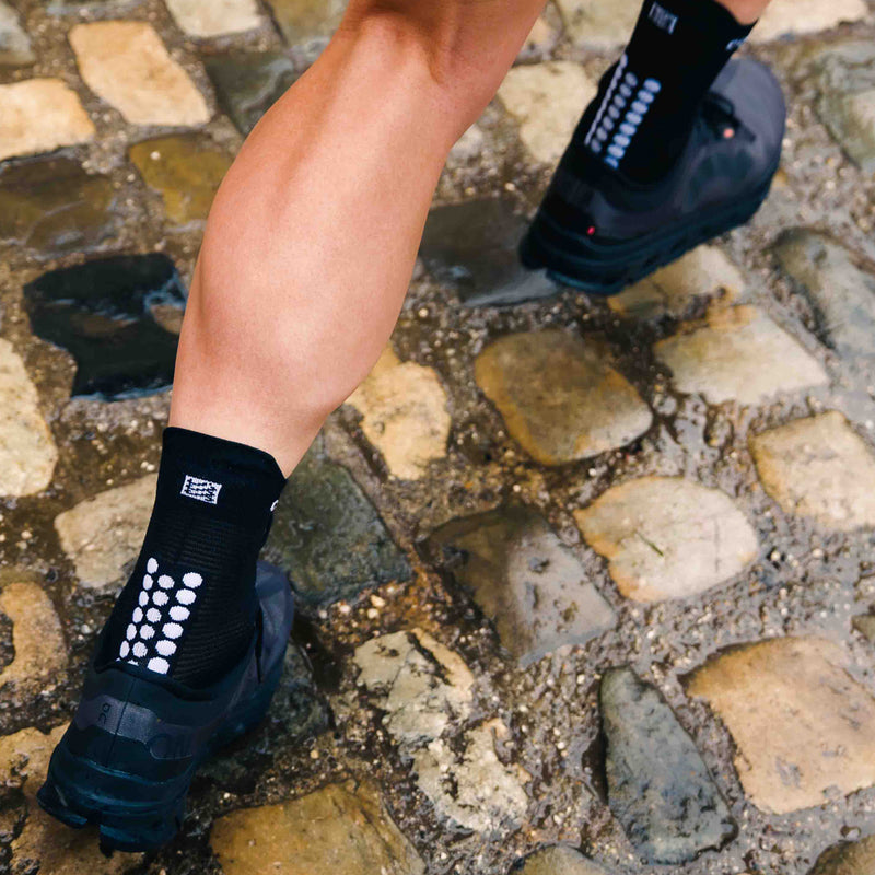 Racing Socks v4 Run High – IRONMAN 2026 | Compressport