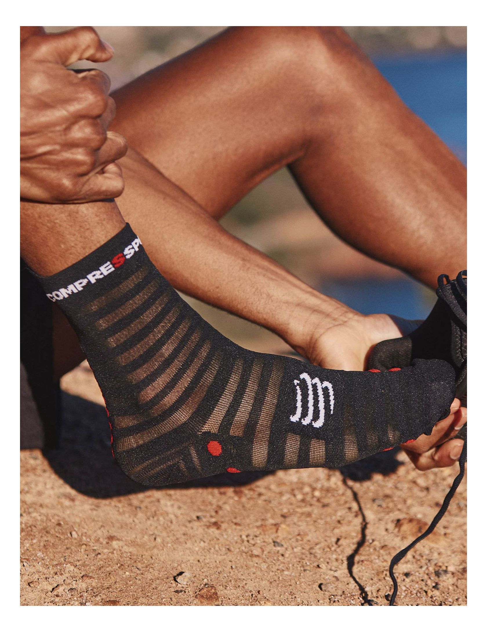 Pro Racing Socks v4.0 Ultralight Run High - Black/Red