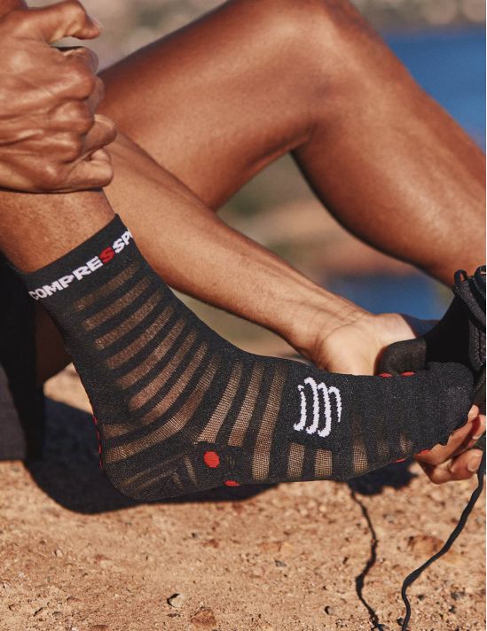 Pro Racing Socks v4.0 Ultralight Run High - Black/Red