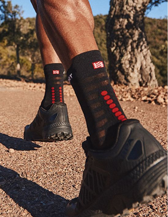 Pro Racing Socks v4.0 Ultralight Run High - Black/Red