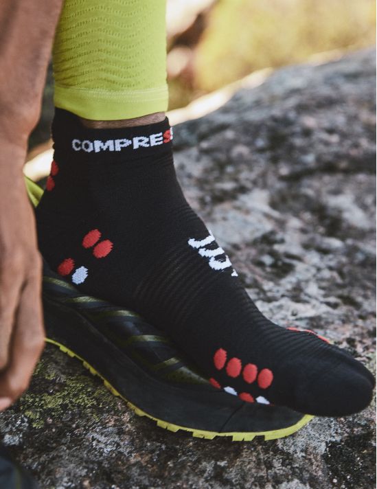 Pro Racing Socks v4.0 Run Low - Black/Red