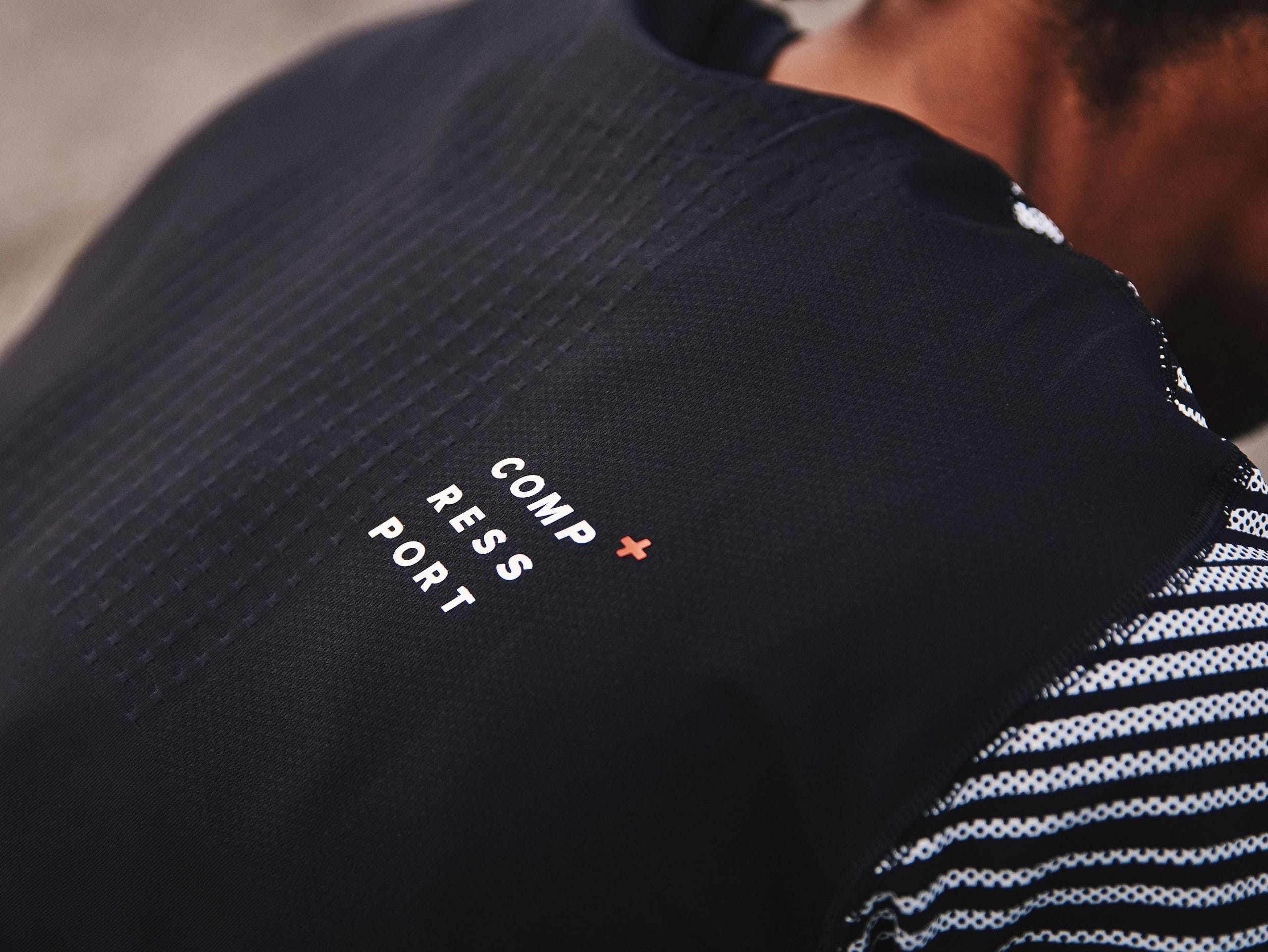 Performance SS Tshirt M - Black/Red