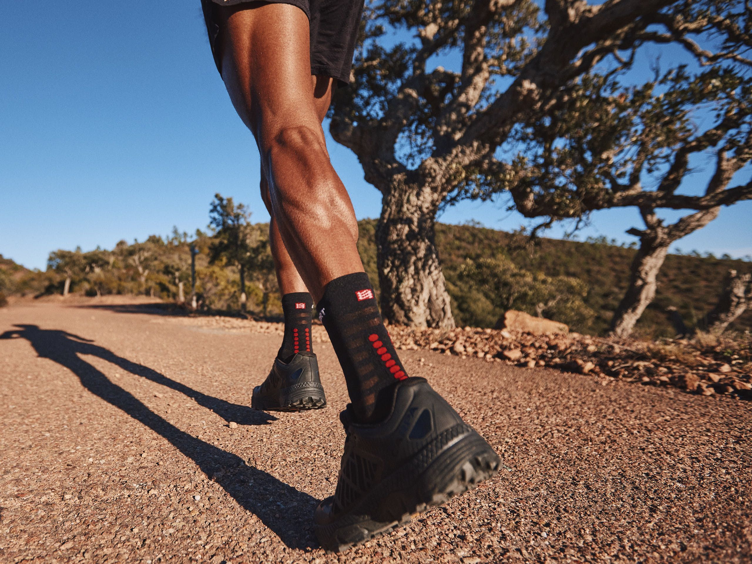 Pro Racing Socks v4.0 Ultralight Run High - Black/Red