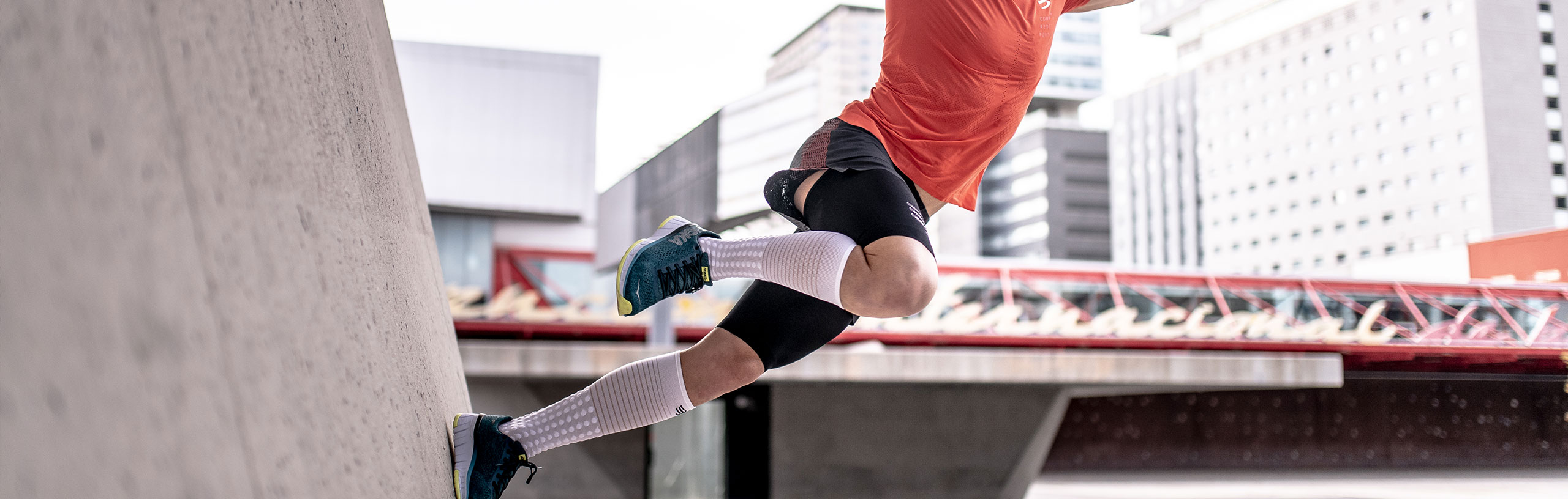 SPORTS COMPRESSION  BEFORE DURING AND AFTER PHYSICAL EFFORTS